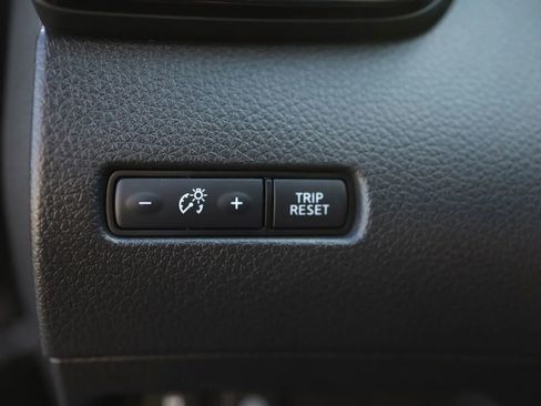 Used 2018 Nissan Rogue Sport SL w/ SL Premium Package image 14