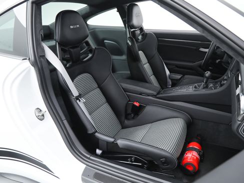 Used 2016 Porsche 911 R image 23