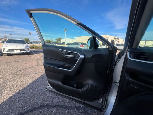 Used 2025 Toyota RAV4 XLE image 20