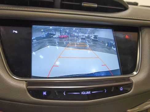 Used 2017 Cadillac XT5 Luxury w/ Driver Awareness Package image 18