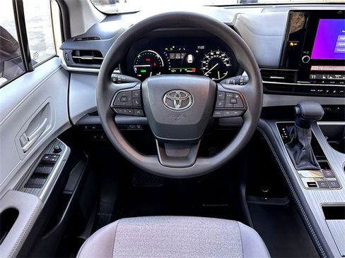New 2025 Toyota Sienna LE image 18