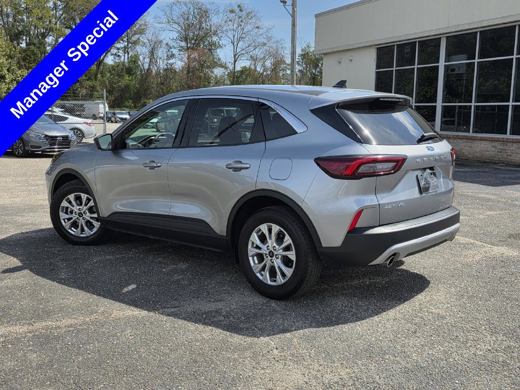 Used 2024 Ford Escape Active w/ Cold Weather Package FWD image 4