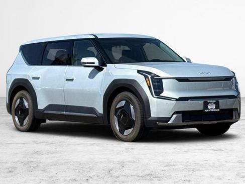 New 2026 Kia EV9 Light RWD image 2