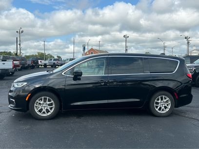 Used 2024 Chrysler Pacifica Touring-L