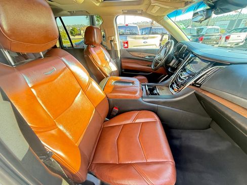 Used 2019 Cadillac Escalade Premium Luxury image 19