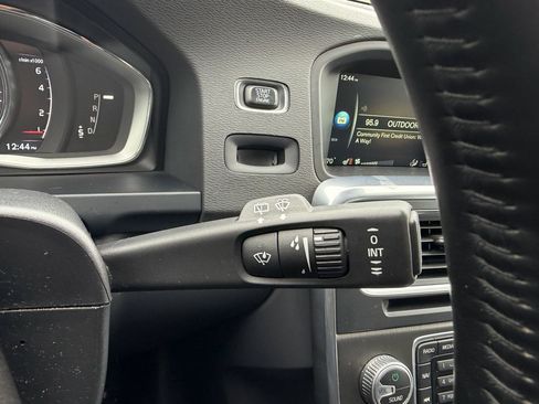 Used 2016 Volvo V60 T5 Cross Country Platinum w/ Climate Package image 29