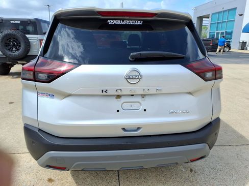 Used 2023 Nissan Rogue SV image 4