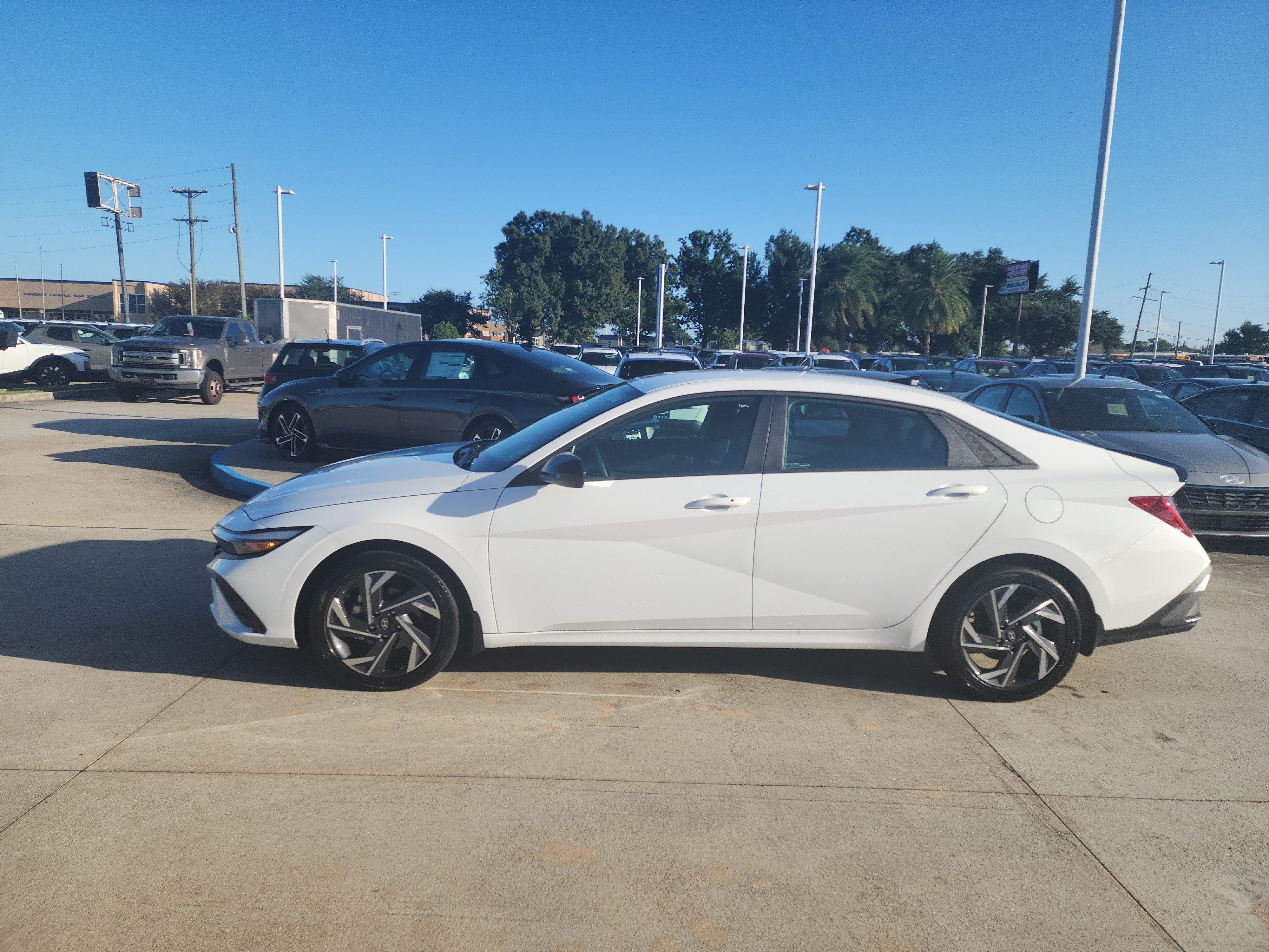 Used 2025 Hyundai Elantra SEL FWD image 4