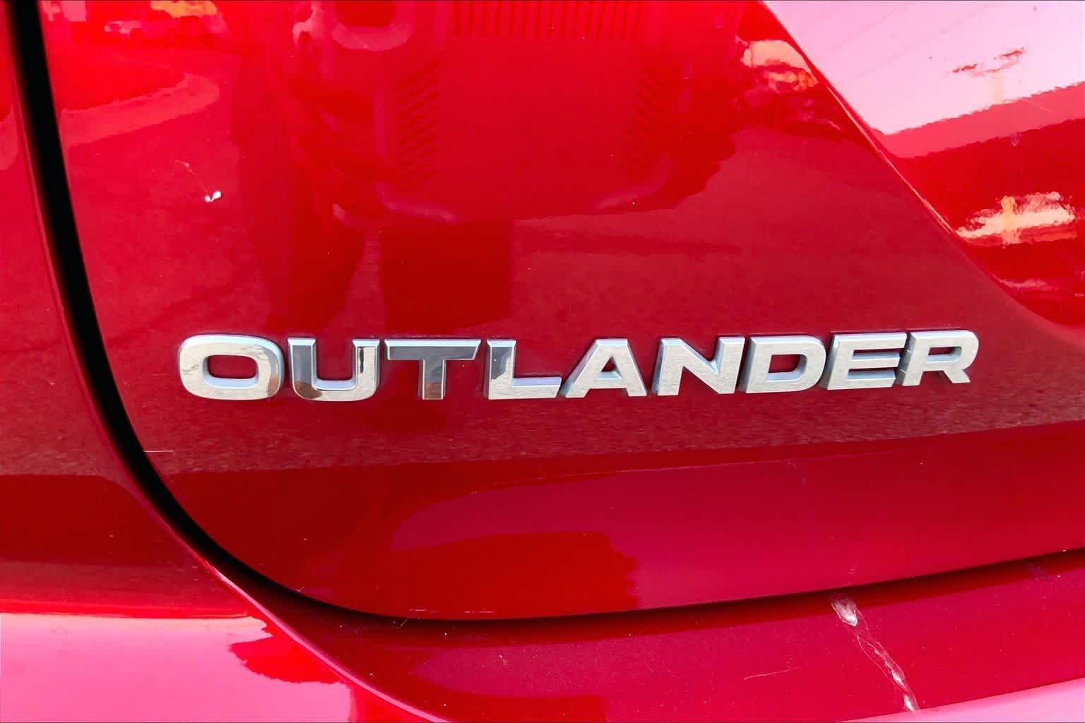 Used 2025 Mitsubishi Outlander SE FWD image 31