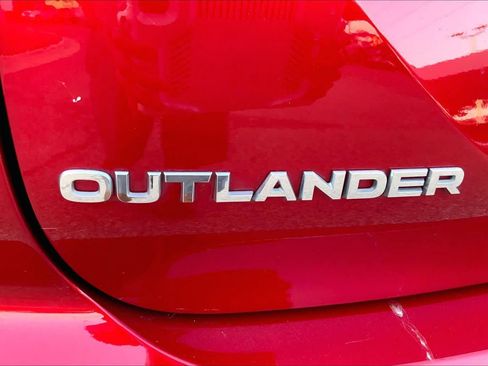 Used 2025 Mitsubishi Outlander SE FWD image 31