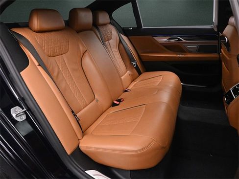 Used 2022 BMW 750i xDrive 750i xDrive w/ Executive Package image 19