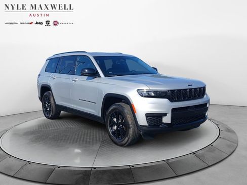 Used 2025 Jeep Grand Cherokee L Altitude AWD/4WD image 2