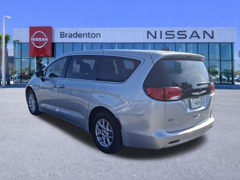 Used 2024 Chrysler Voyager LX FWD image 7