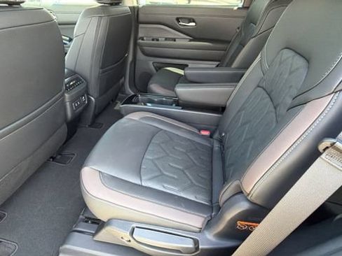 New 2026 Nissan Pathfinder Platinum AWD/4WD image 16