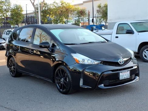 Used 2017 Toyota Prius V Four FWD image 3
