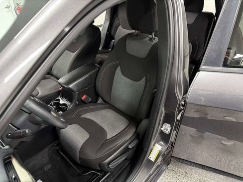 Used 2018 Jeep Cherokee Latitude image 12