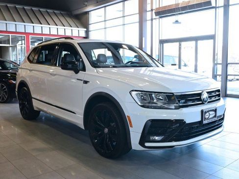 Used 2021 Volkswagen Tiguan SE R-Line image 3
