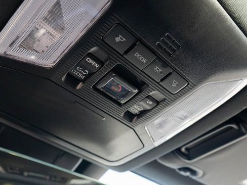 Used 2024 Toyota RAV4 SE image 39