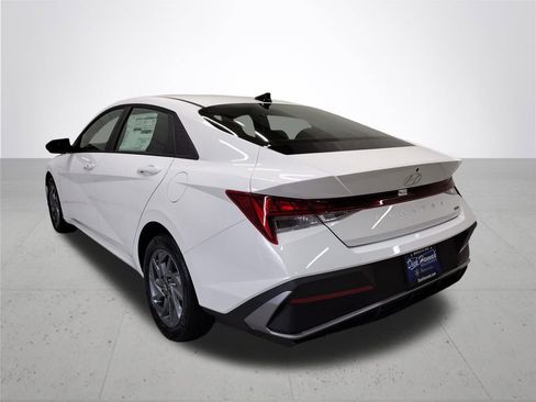 New 2026 Hyundai Elantra Hybrid FWD image 10
