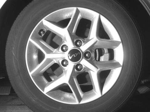 Used 2025 Kia Soul LX w/ LX Technology Package FWD image 18