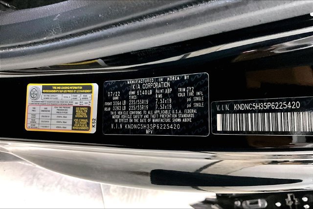 Used 2023 Kia Carnival EX FWD image 19