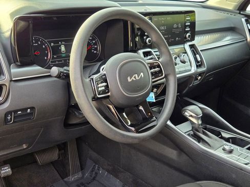 Used 2023 Kia Sorento LX FWD image 17