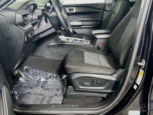 Used 2023 Ford Explorer XLT w/ Class IV Trailer Tow Package image 32