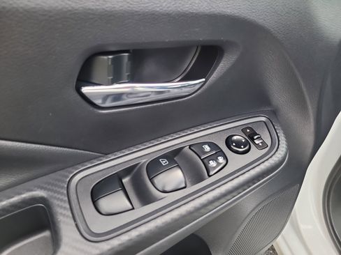 Used 2025 Nissan Versa SV image 17