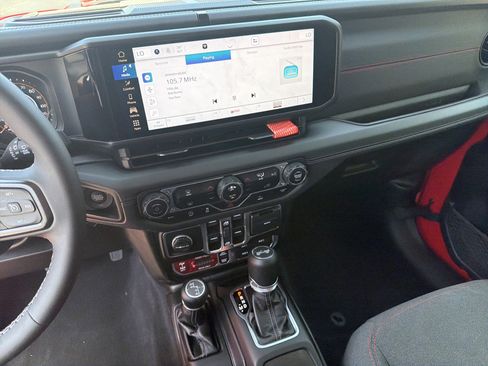 Used 2025 Jeep Wrangler Unlimited Rubicon AWD/4WD image 41