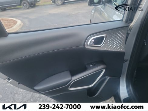 Certified 2023 Kia Soul LX FWD image 12