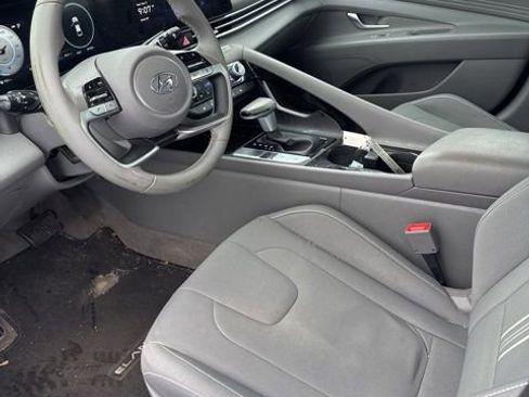 Used 2023 Hyundai Elantra SEL w/ Convenience Package FWD image 9