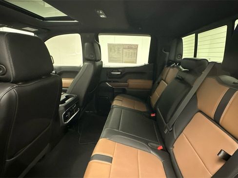 Used 2021 Chevrolet Silverado 1500 High Country w/ Technology Package image 10