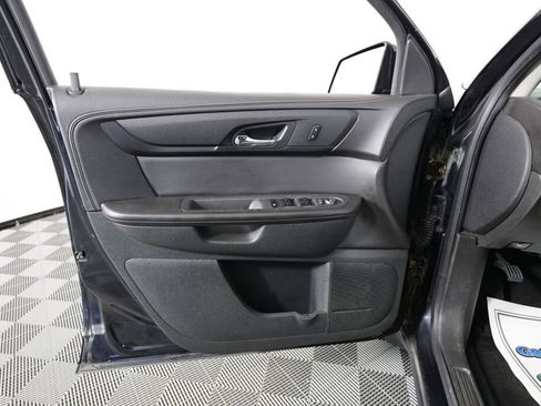 Used 2015 Chevrolet Traverse LT w/ Style and Technology Package image 12