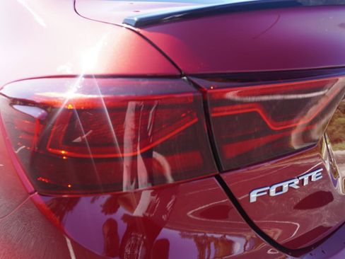 Used 2021 Kia Forte GT w/ GT2 Package FWD image 11
