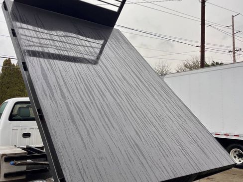 Used 2014 Ford F550 2WD Regular Cab Super Duty image 3