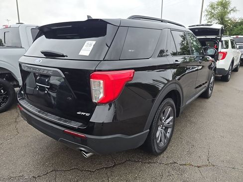 Used 2024 Ford Explorer XLT w/ Equipment Group 202A AWD/4WD image 4