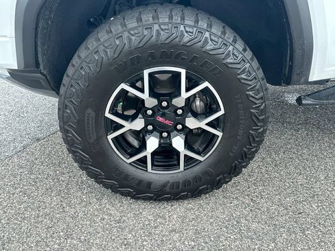Used 2024 GMC Canyon AT4X AWD/4WD image 24