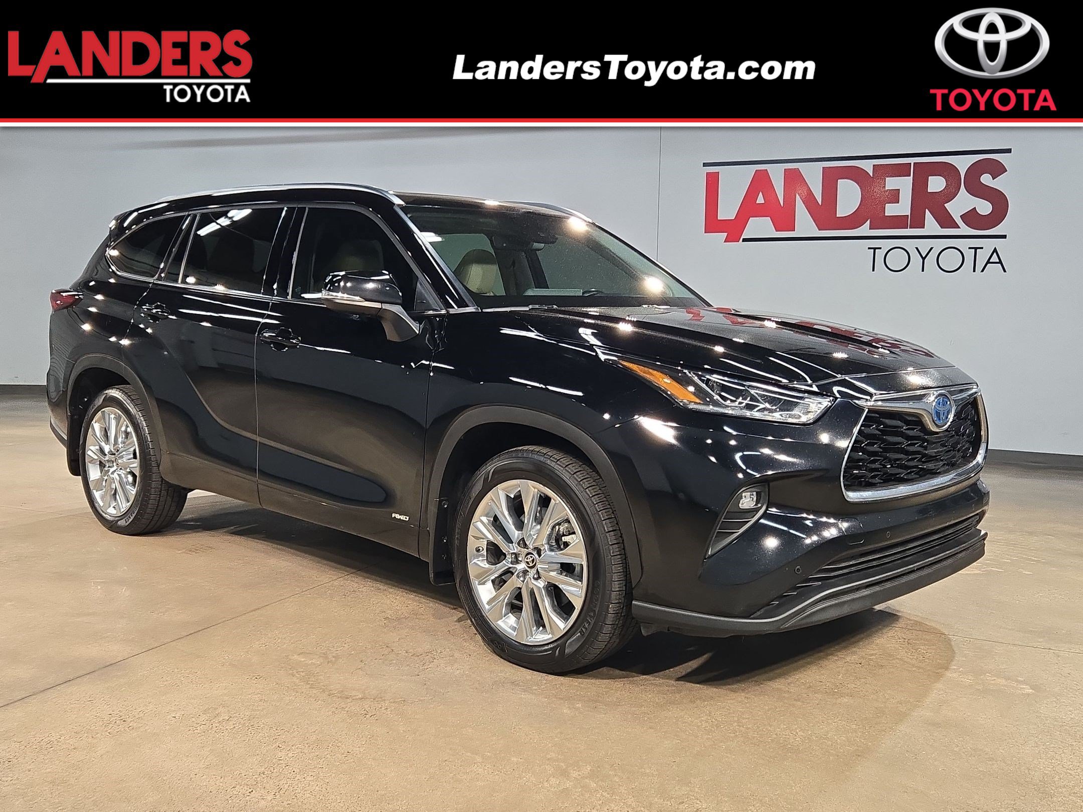 Used 2024 Toyota Highlander Limited AWD/4WD image 1