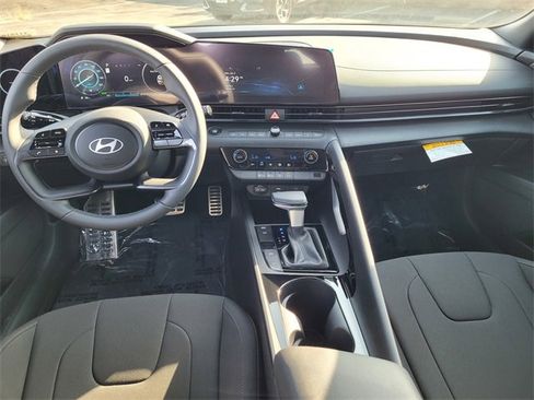 New 2025 Hyundai Elantra SEL image 7