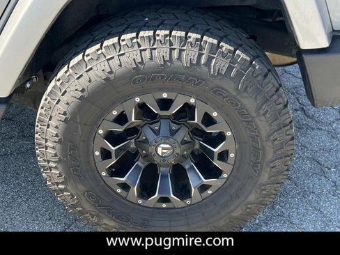 Used 2016 Jeep Wrangler Unlimited Sahara w/ Dual Top Group AWD/4WD image 19