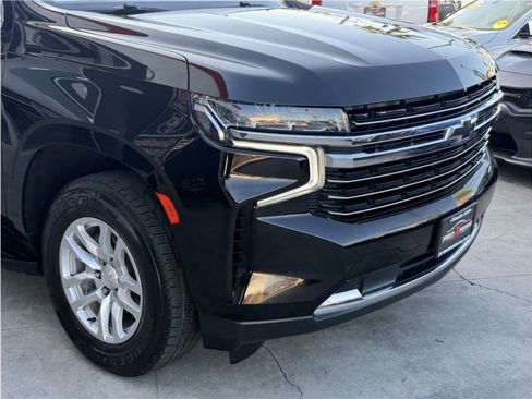 Used 2021 Chevrolet Suburban LT RWD image 7