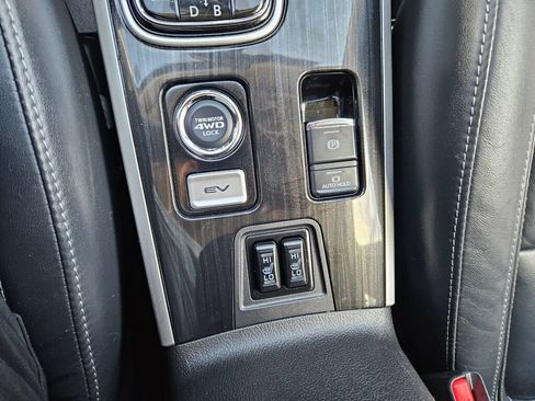 Used 2018 Mitsubishi Outlander SEL AWD/4WD image 29