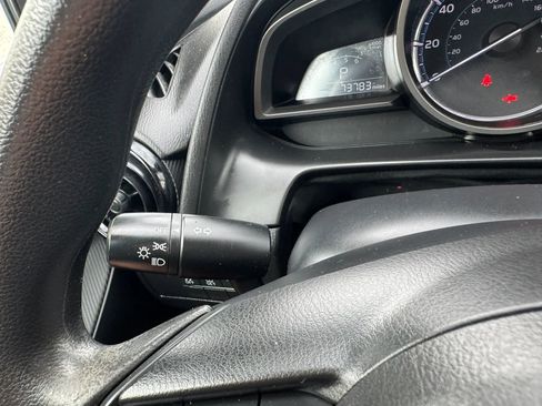 Used 2019 Toyota Yaris L FWD image 11