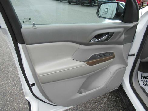 Used 2018 GMC Acadia SLE FWD image 14