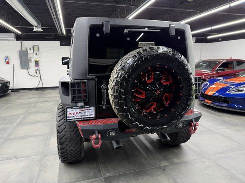 Used 2017 Jeep Wrangler Unlimited Rubicon w/ Connectivity Group image 5