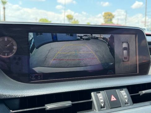 Used 2020 Lexus ES 300h w/ Accessory Package FWD image 18
