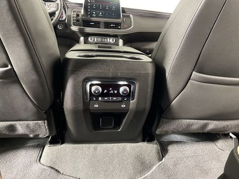 Used 2024 GMC Yukon XL SLT w/ SLT Luxury Package image 21