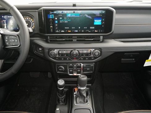 New 2025 Jeep Gladiator Sport image 7