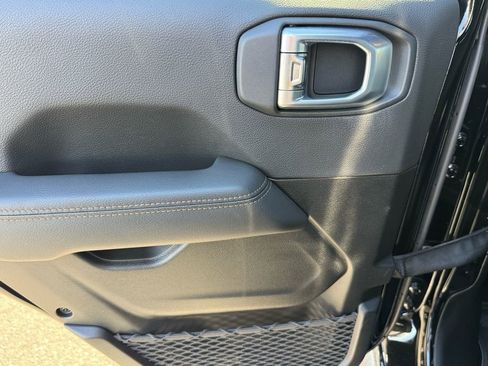 Used 2023 Jeep Wrangler Rubicon 392 image 17