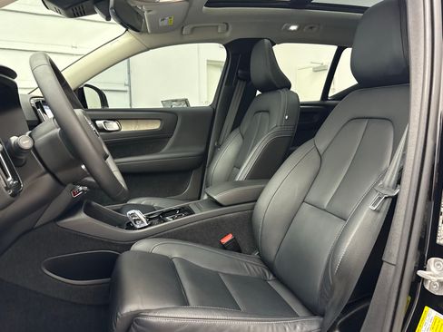 Certified 2023 Volvo XC40 B5 Plus w/ Protection Package Premier AWD/4WD image 13